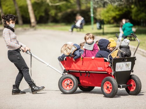 Unigrà “mette le ruote” a un nuovo walking wagon per la scuola itinerante Kw Baby di Bologna